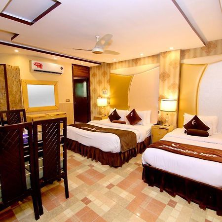 Premier Inn Gulberg Lahore Exteriör bild