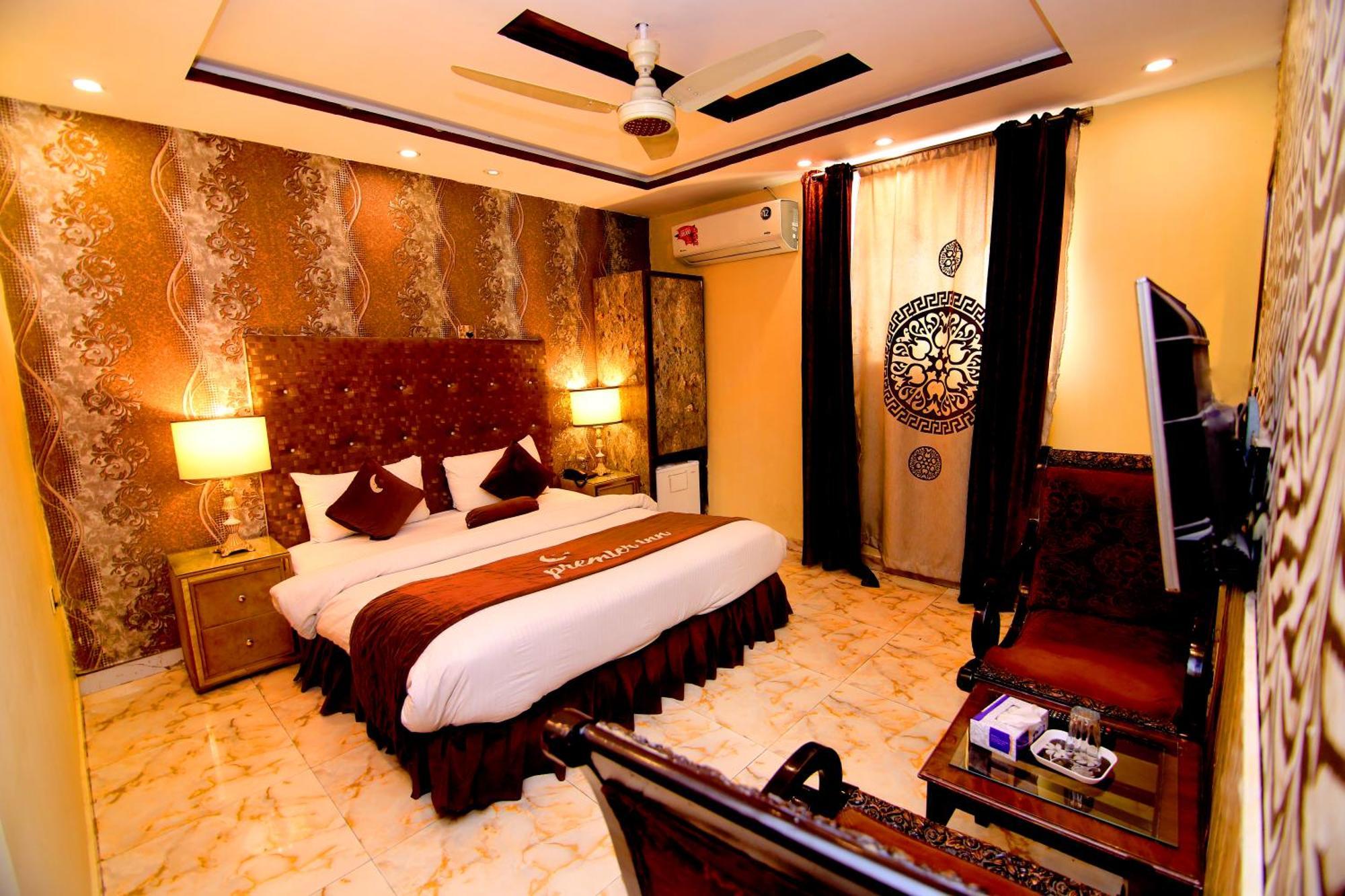 Premier Inn Gulberg Lahore Exteriör bild