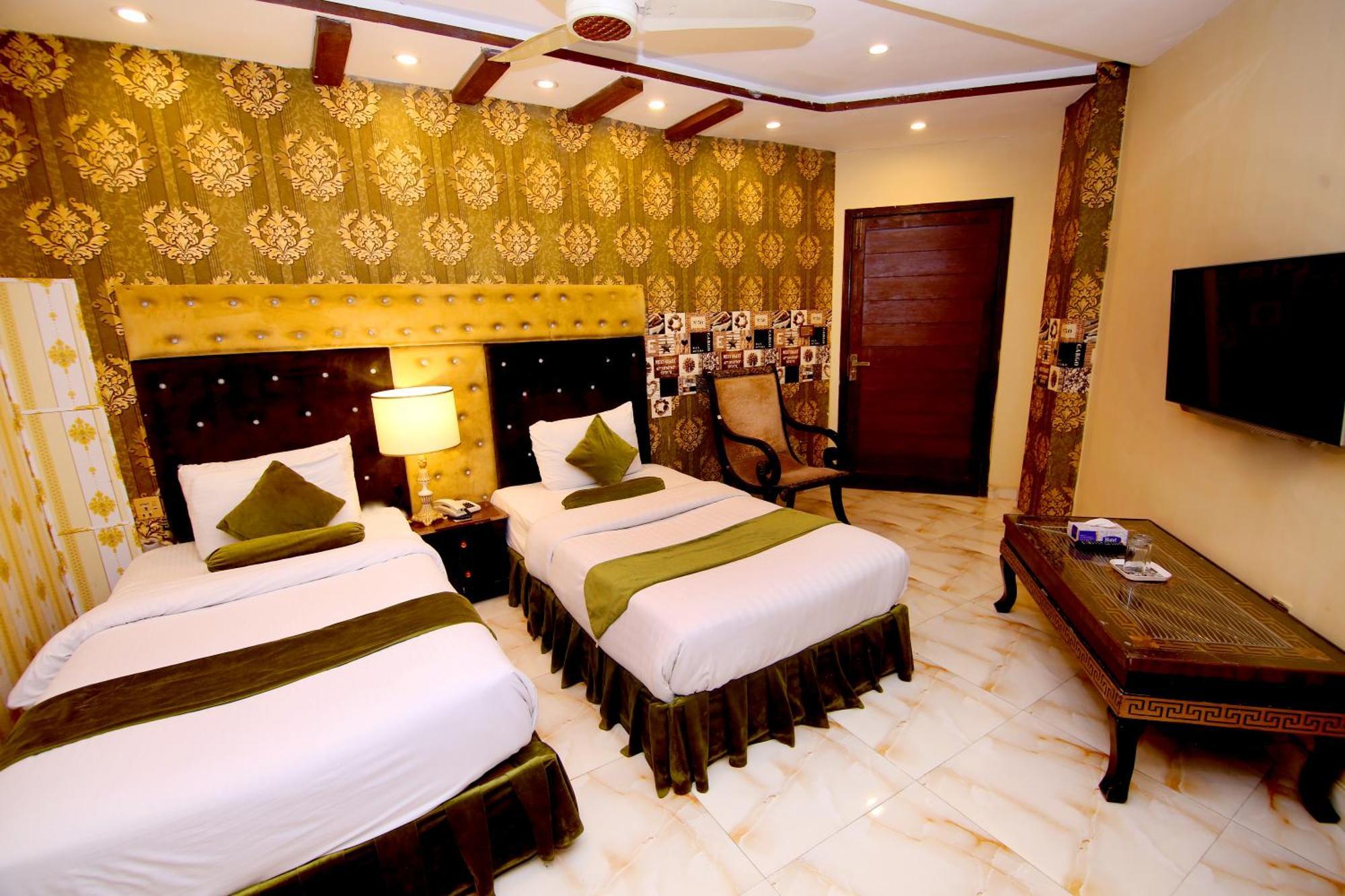 Premier Inn Gulberg Lahore Exteriör bild
