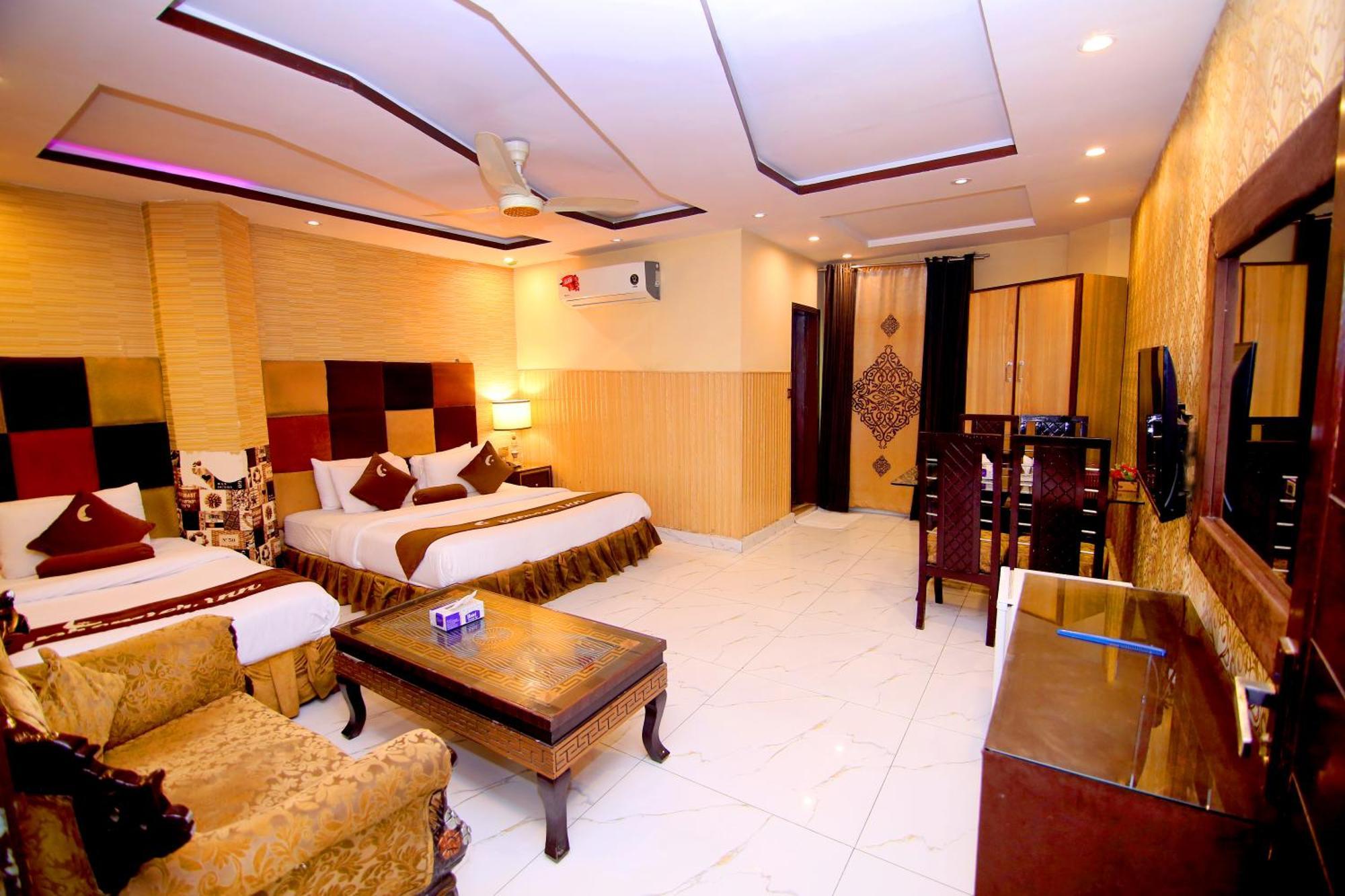 Premier Inn Gulberg Lahore Exteriör bild