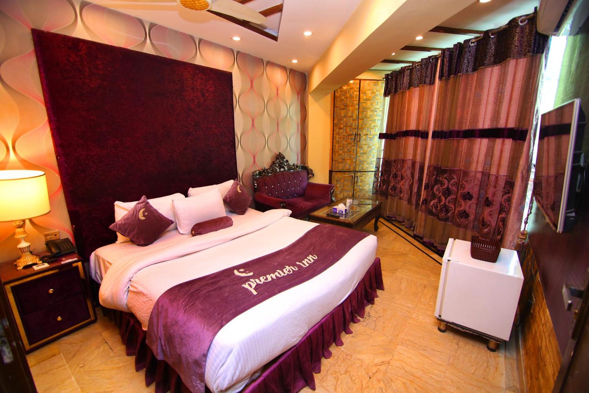 Premier Inn Gulberg Lahore Exteriör bild