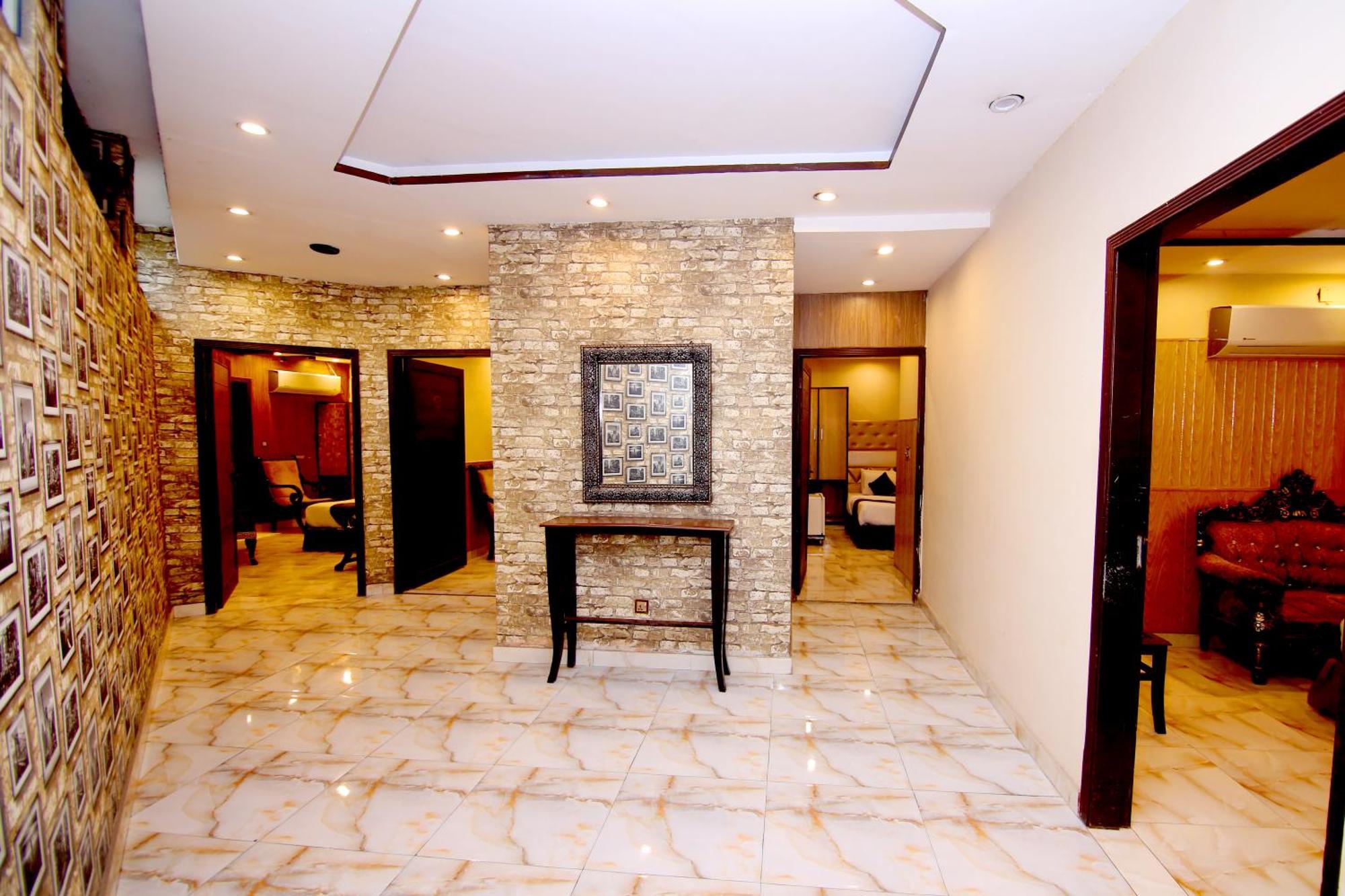 Premier Inn Gulberg Lahore Exteriör bild