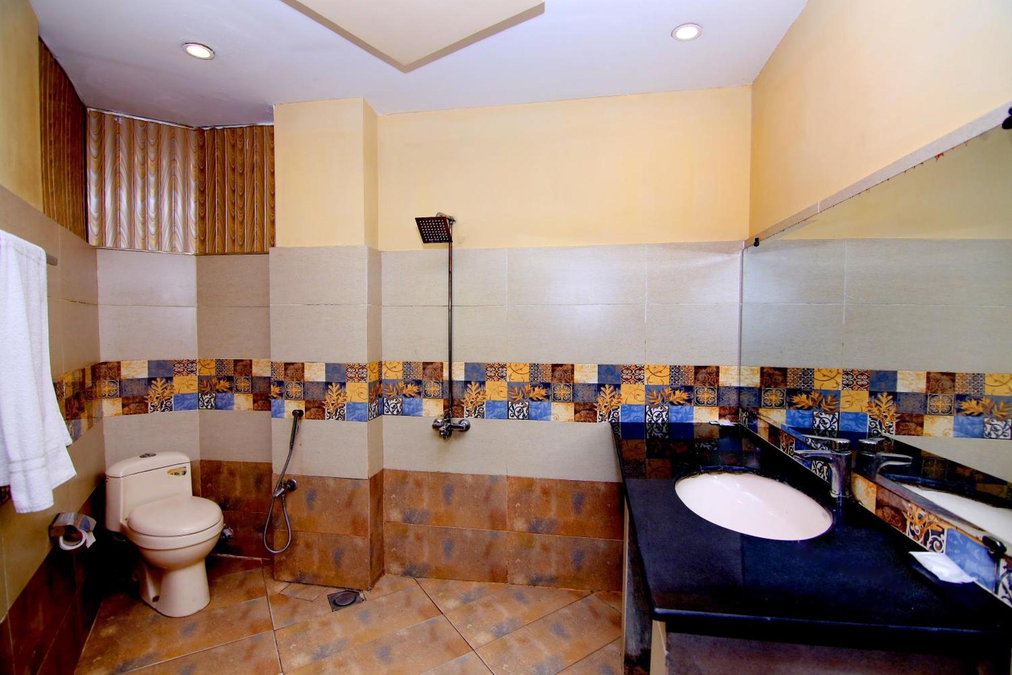 Premier Inn Gulberg Lahore Exteriör bild