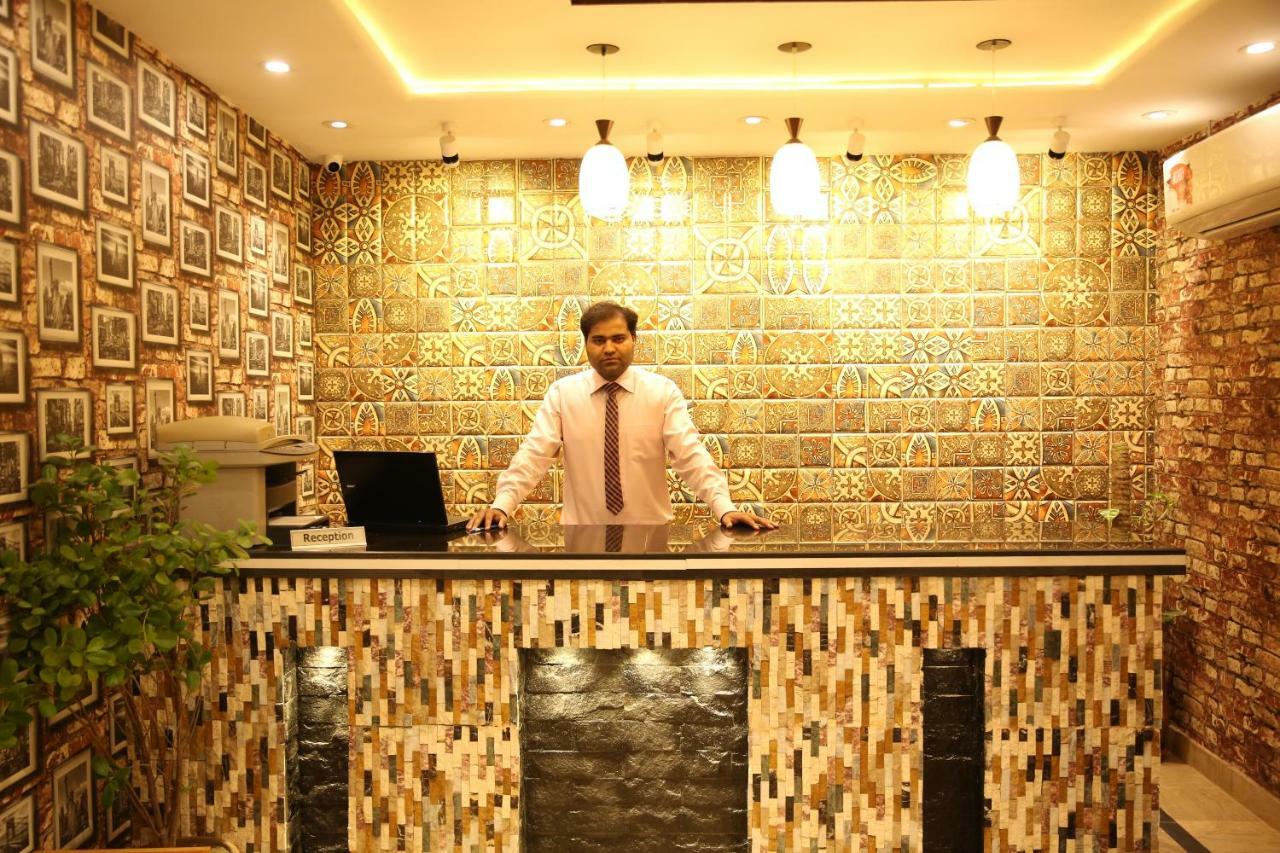 Premier Inn Gulberg Lahore Exteriör bild