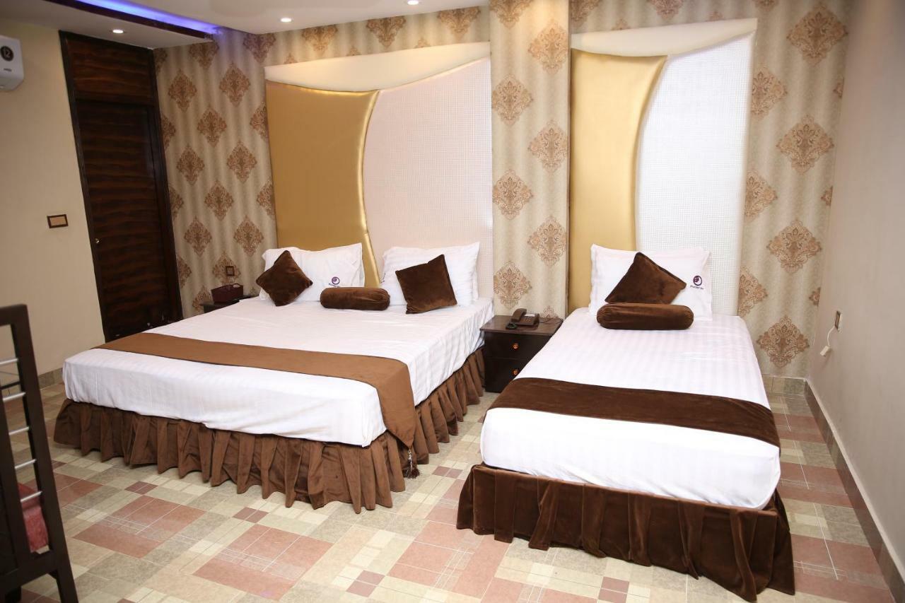 Premier Inn Gulberg Lahore Exteriör bild