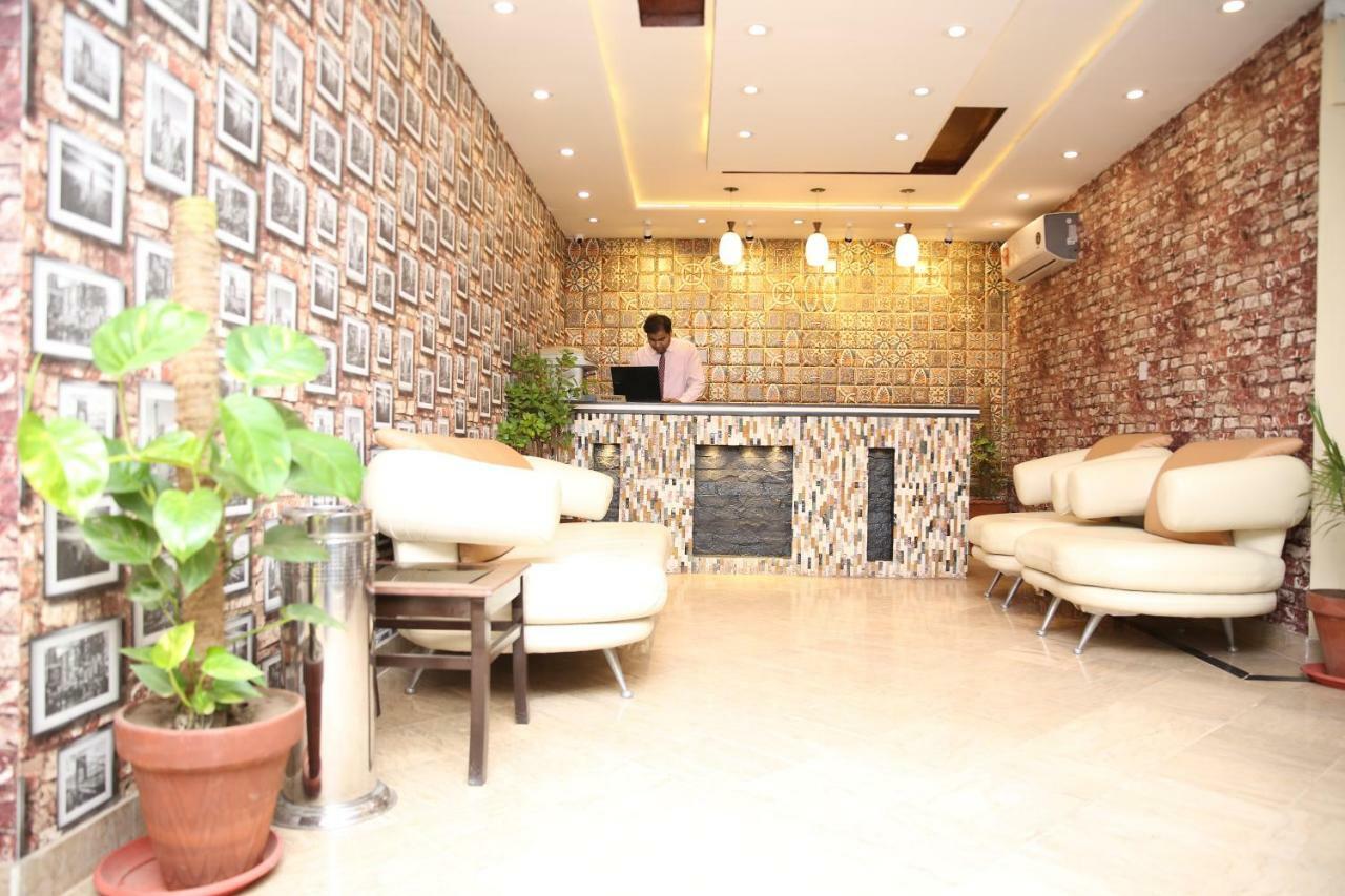 Premier Inn Gulberg Lahore Exteriör bild
