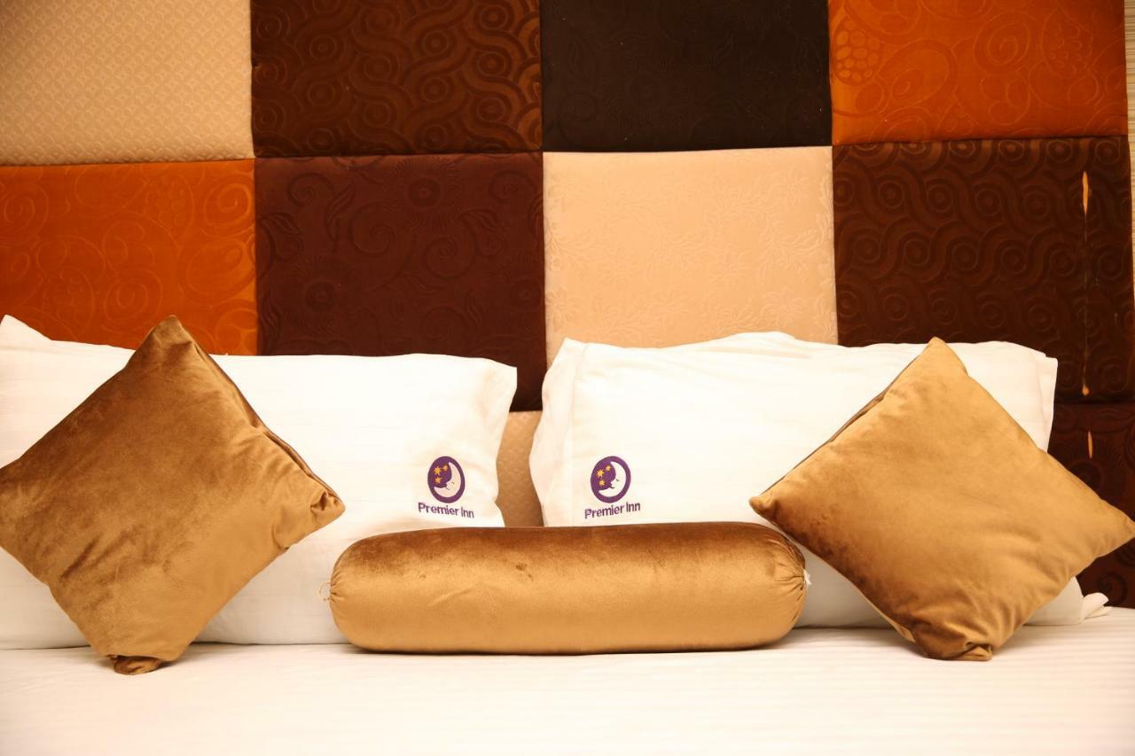 Premier Inn Gulberg Lahore Exteriör bild