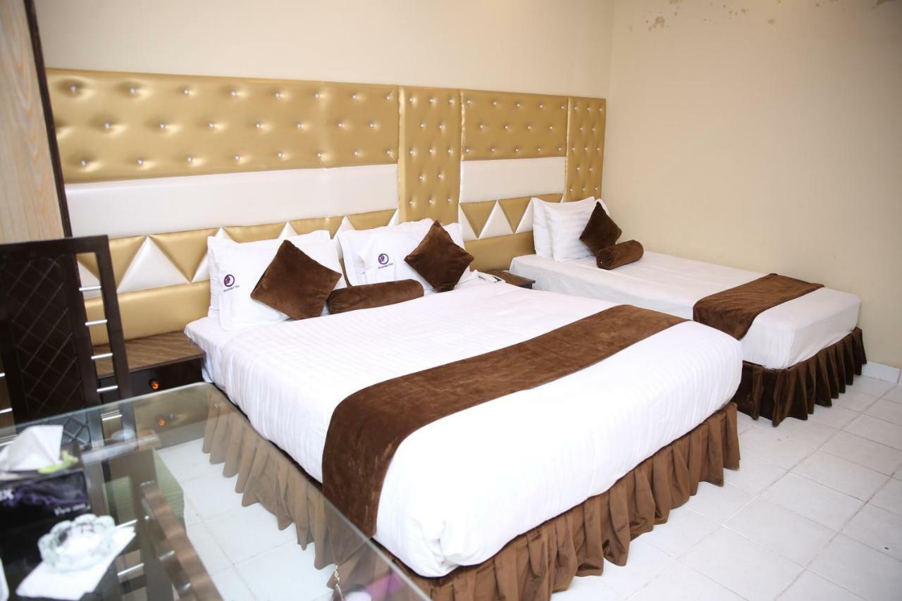 Premier Inn Gulberg Lahore Exteriör bild