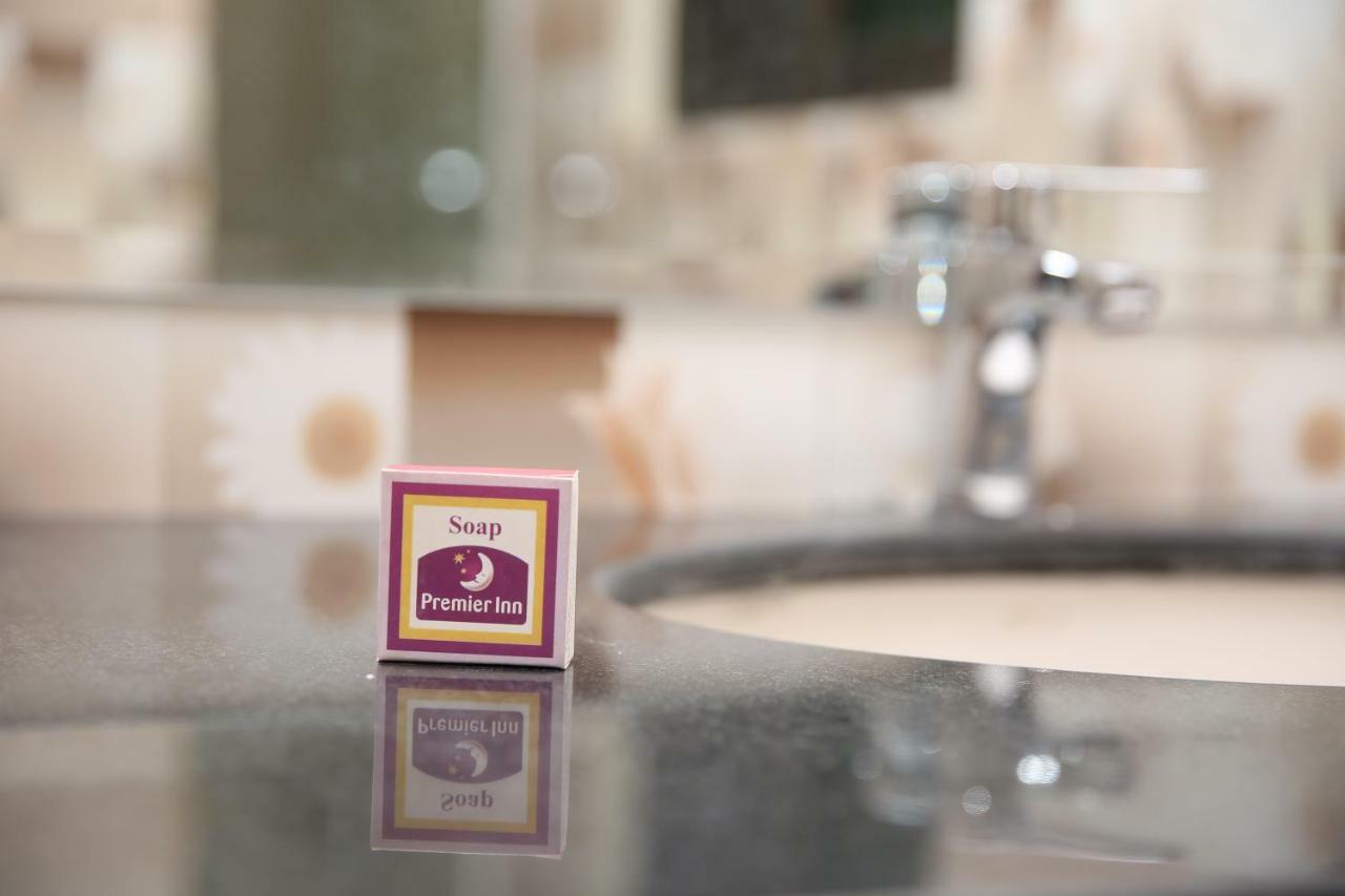 Premier Inn Gulberg Lahore Exteriör bild