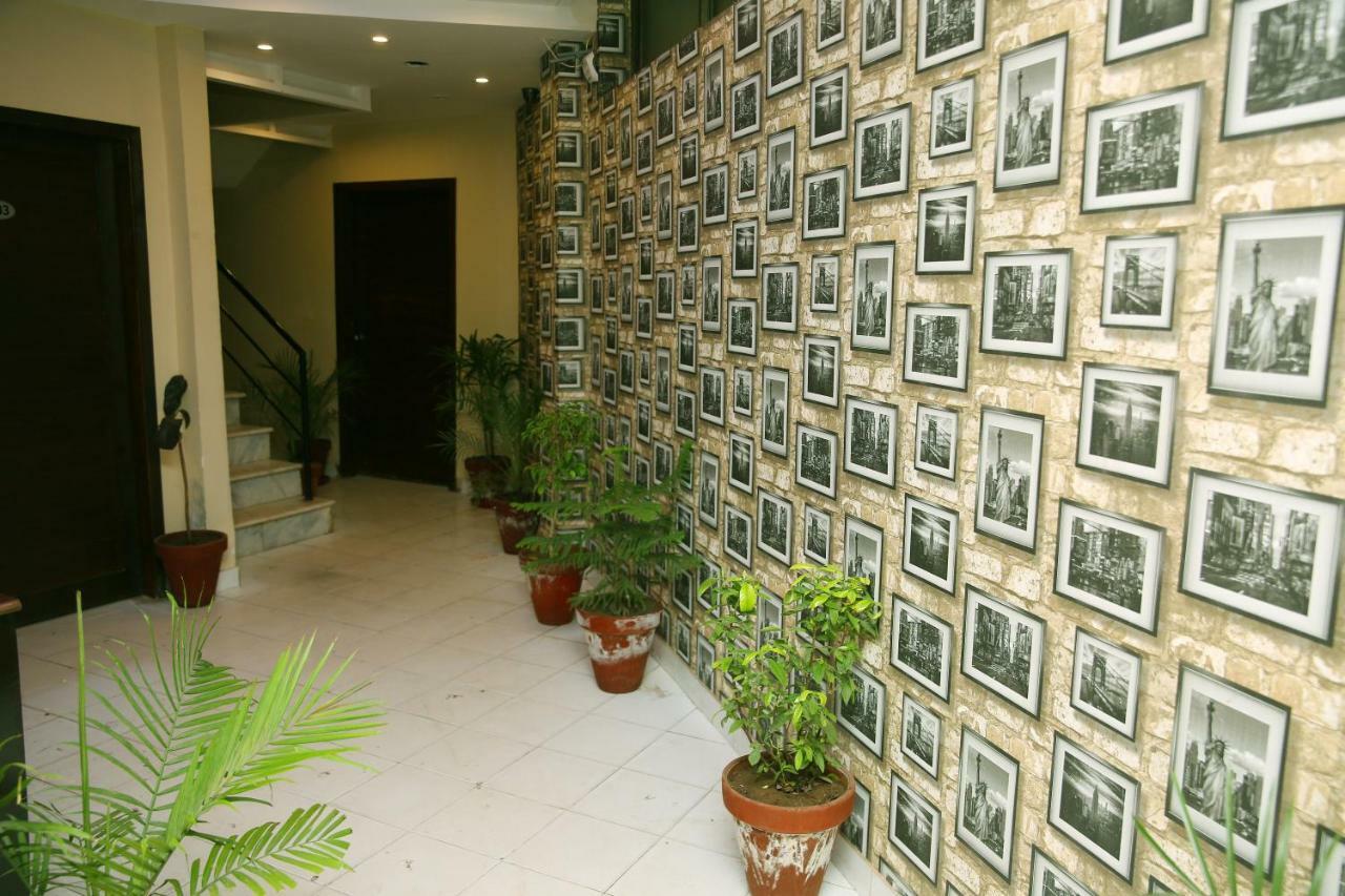 Premier Inn Gulberg Lahore Exteriör bild