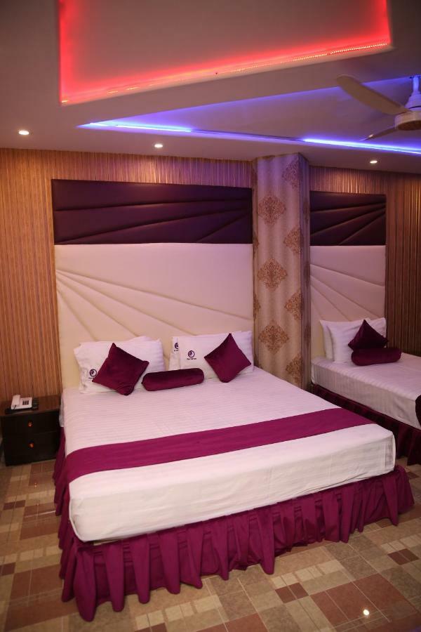 Premier Inn Gulberg Lahore Exteriör bild